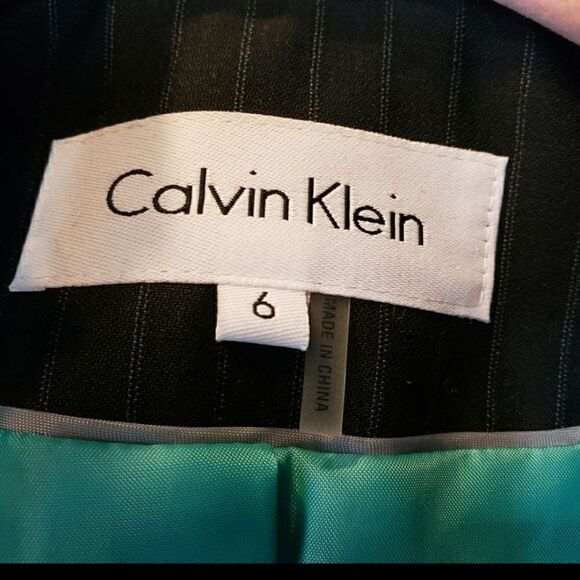 CALVIN KLEIN PINSTRIPE RUFFLED COLLAR CLASSIC BLAZER - Picture 5 of 10